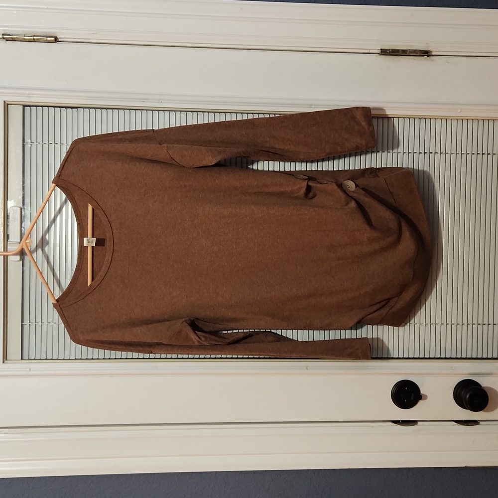 Womans long sleeved shirt